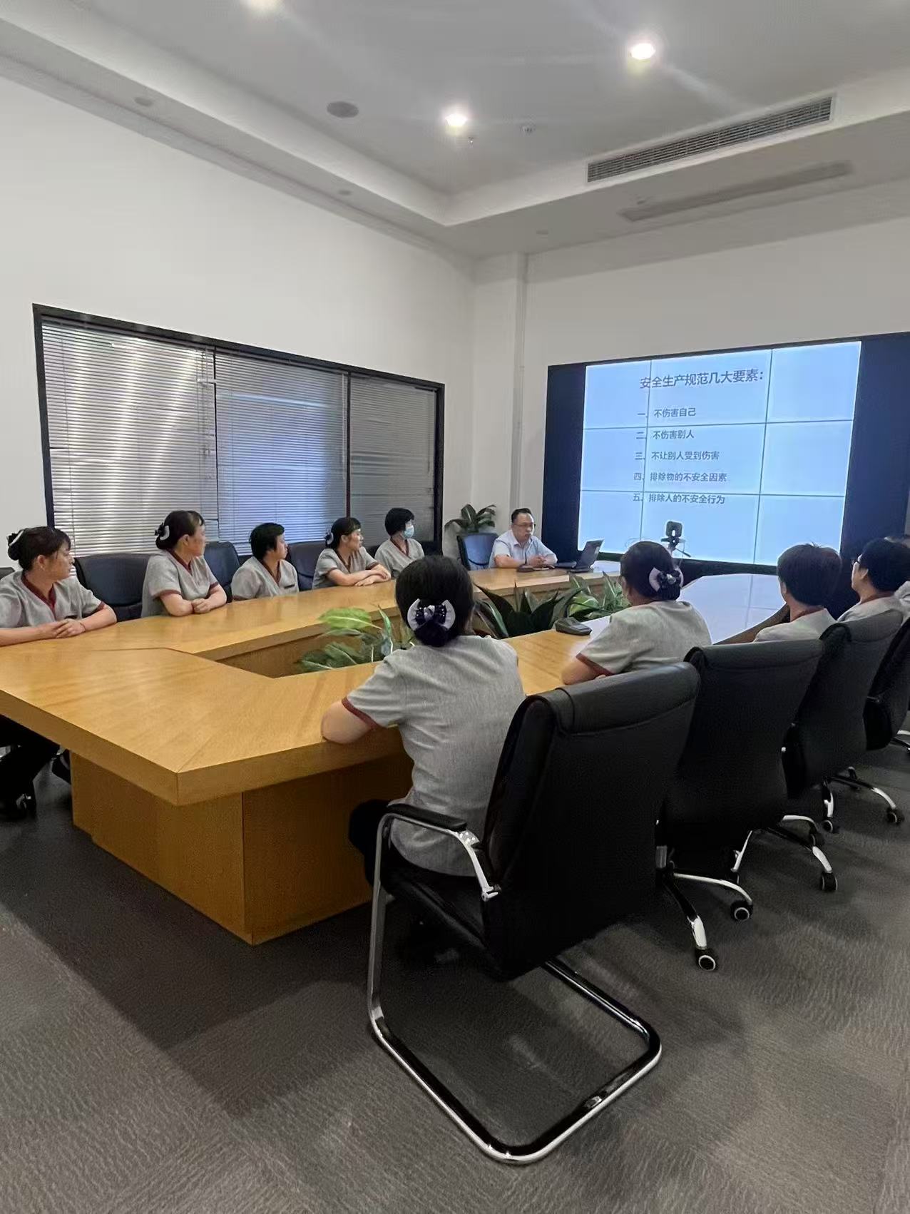人人講安全，個(gè)個(gè)會(huì)應(yīng)急——建華文創(chuàng)集團(tuán)扎實(shí)開(kāi)展“安全生產(chǎn)月”系列活動(dòng)