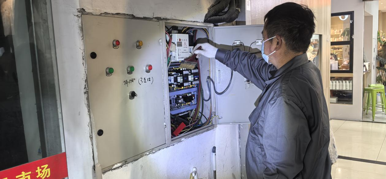 錢江商城排煙風機控制柜維護完成，安全保障再升級