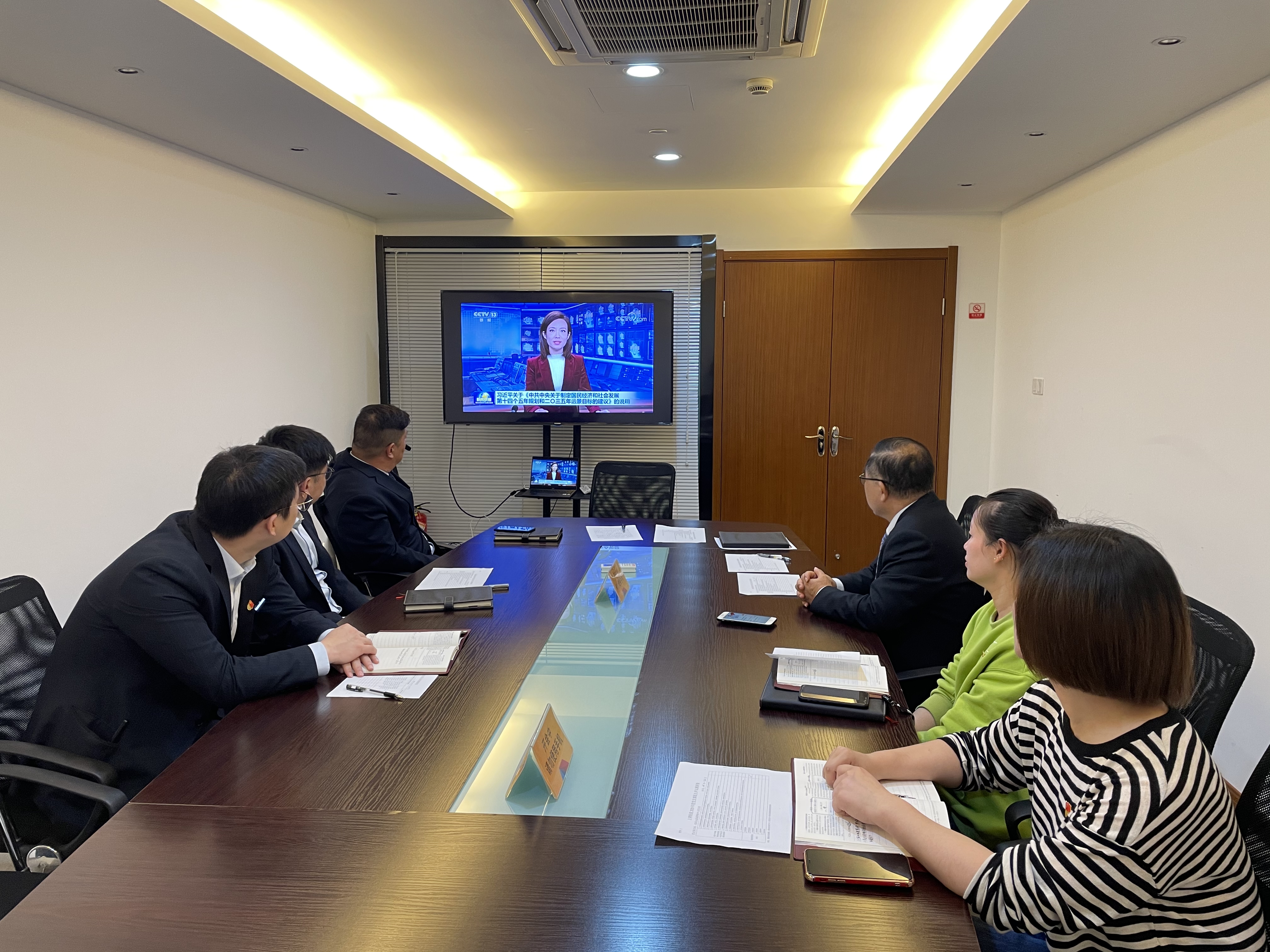 水晶城開展黨員組織生活會(huì)