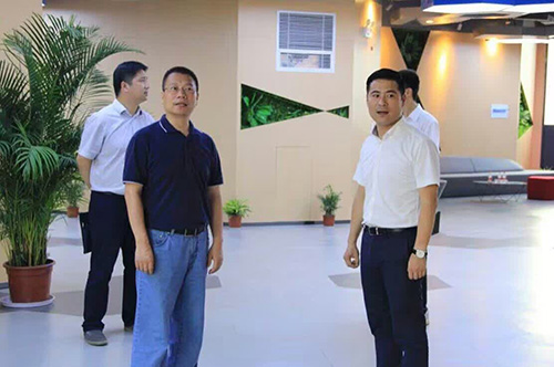 20160818拱墅區(qū)委常委、組織部李煒蒞臨杭州建華文創(chuàng)集團(tuán)總部調(diào)研指導(dǎo) (3).jpg